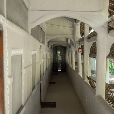 Tiger Tops Tharu Lodge Chitwan Exterior foto