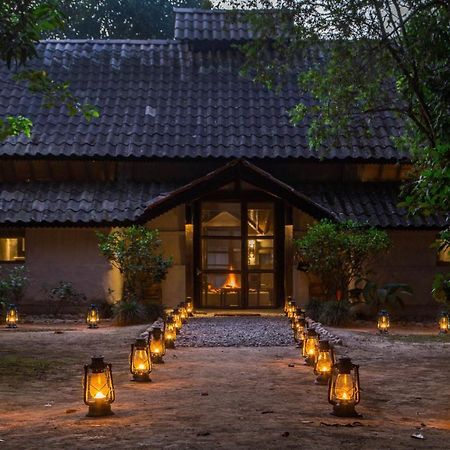 Tiger Tops Tharu Lodge Chitwan Exterior foto