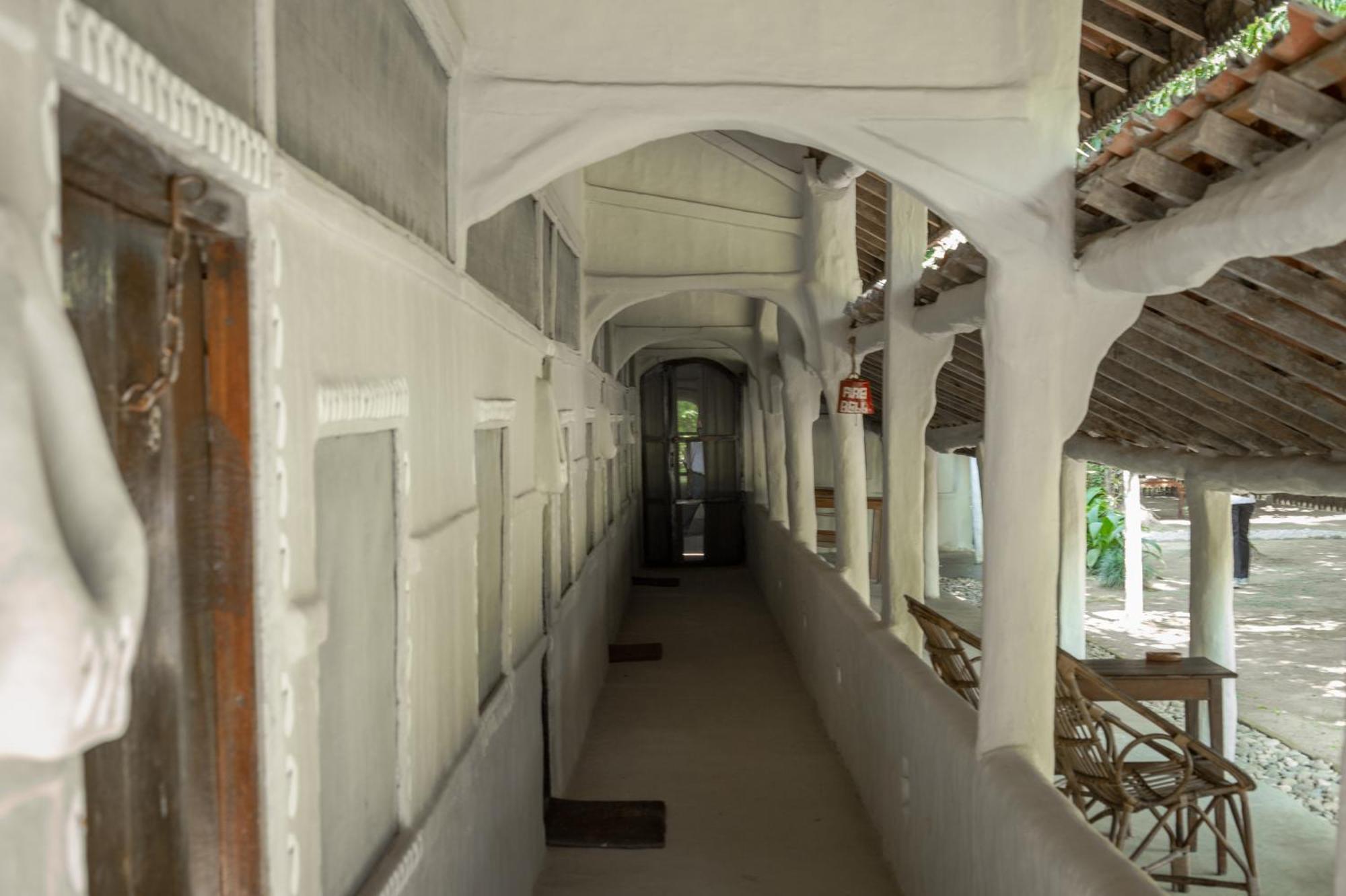 Tiger Tops Tharu Lodge Chitwan Exterior foto